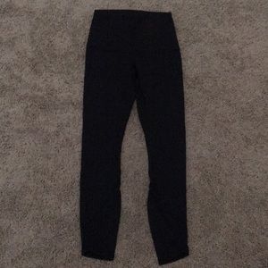 Lululemon crop sz 4 black mesh detail